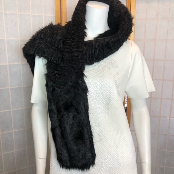 CeLeste by Bibhu Faux Fur Boa - Picture 3 of 7